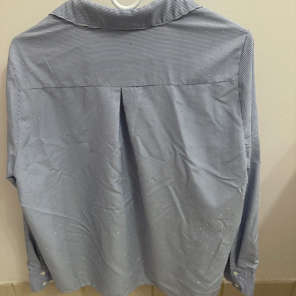 Woman’s Button-Up Shirt - Picture 4 of 6